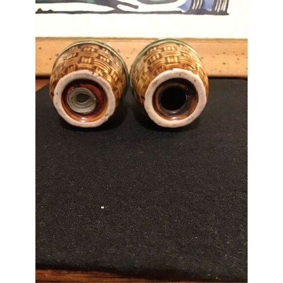 Salt and pepper shakers ceramic Nesting hens - Picture 4 of 4